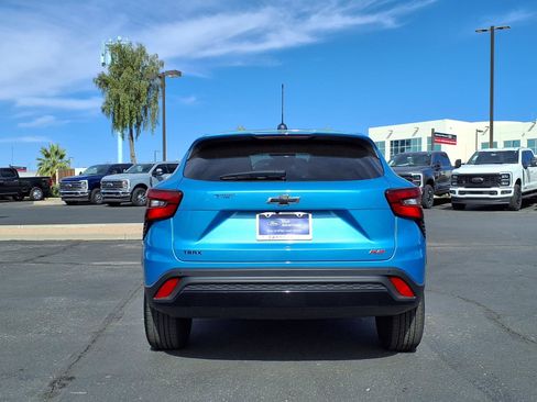 Used 2025 Chevrolet Trax RS w/ Sunroof Package FWD image 5