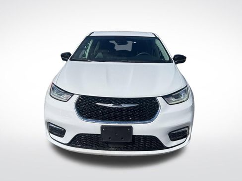 Used 2024 Chrysler Pacifica Select image 9