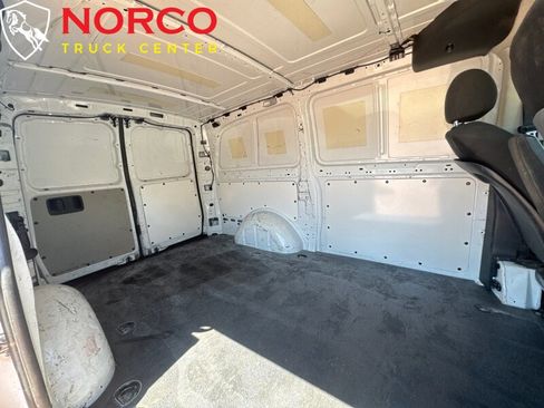 Used 2017 Mercedes-Benz Metris w/ Driver Efficiency Package image 3