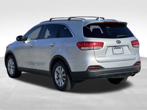 Used 2016 Kia Sorento LX w/ LX Convenience Package image 25