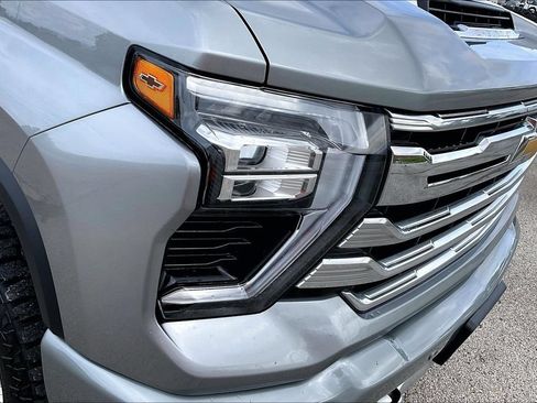 Used 2025 Chevrolet Silverado 2500 High Country w/ High Country Premium Package AWD/4WD image 33
