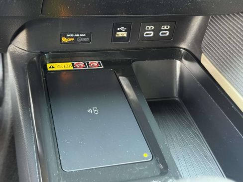 Used 2025 Toyota Camry SE FWD image 9