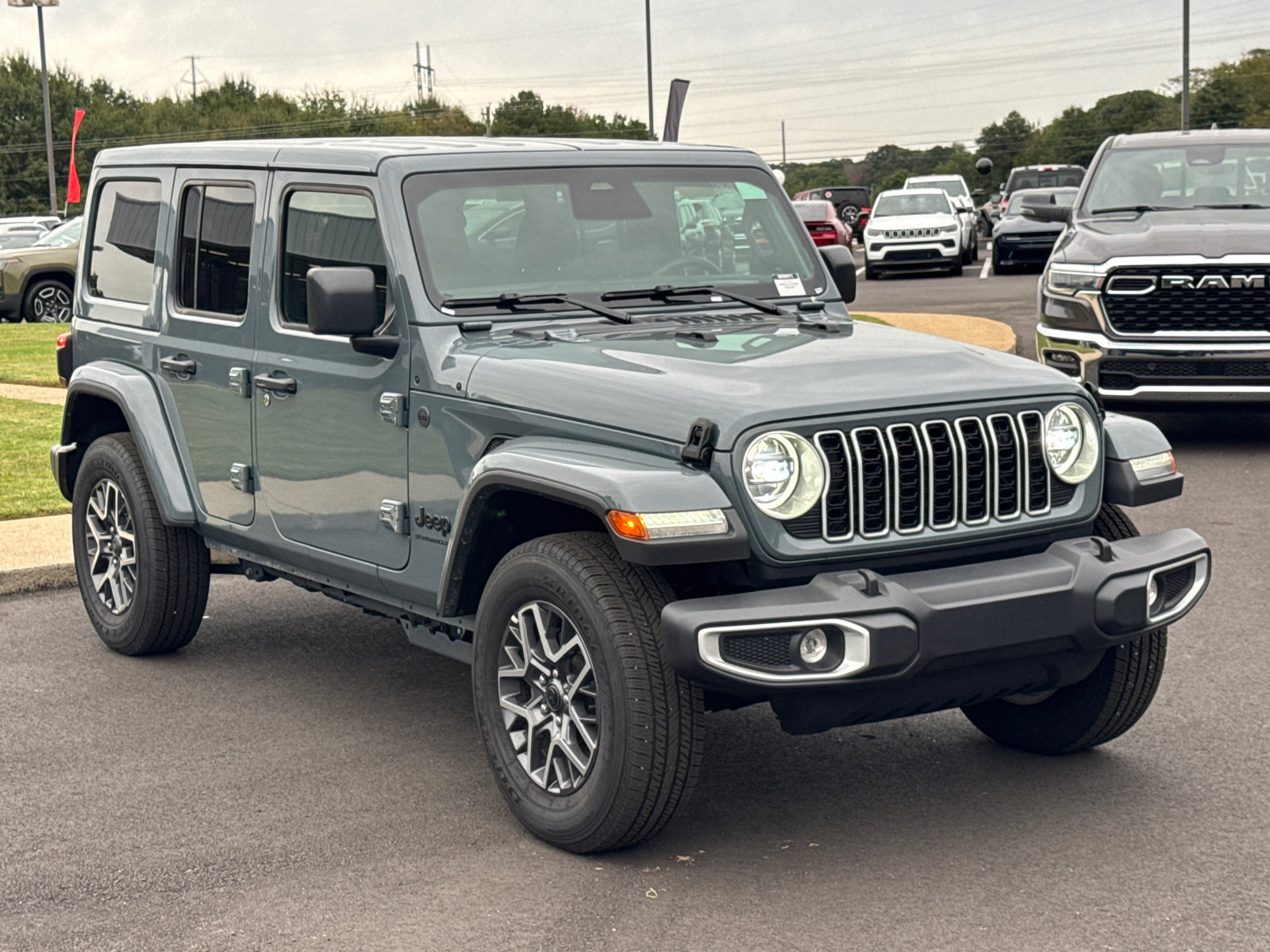 Used 2026 Jeep Wrangler Unlimited Sahara AWD/4WD image 3