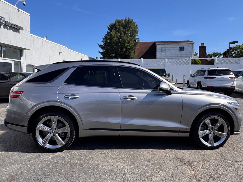 Used 2022 Genesis GV70 2.5T w/ Sport Prestige Package AWD/4WD image 9