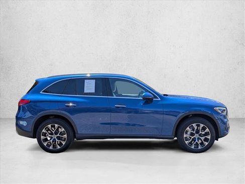 Used 2025 Mercedes-Benz GLC 350e 4MATIC image 4