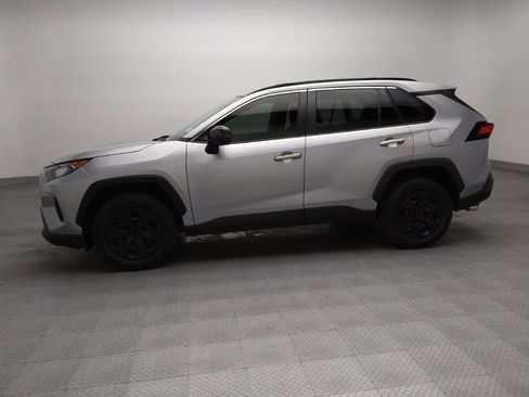Used 2019 Toyota RAV4 LE FWD image 2