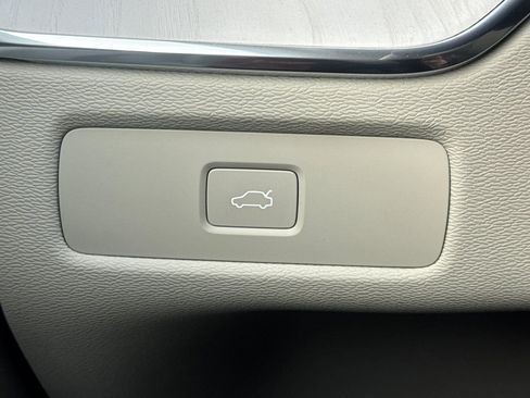 New 2026 Volvo XC60 B5 Ultra w/ Protection Package Premier image 32