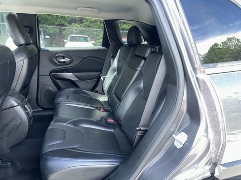 Used 2019 Jeep Cherokee Limited FWD image 10