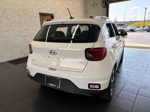 Used 2025 Hyundai Venue SEL FWD image 7