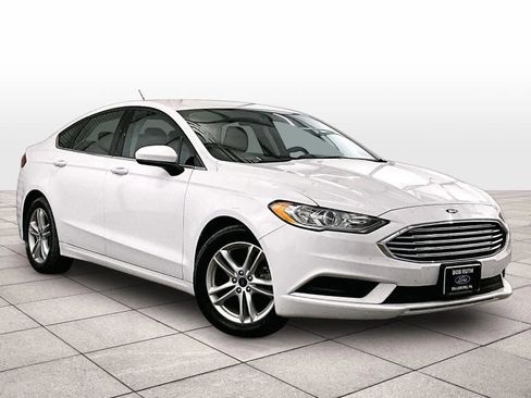 Certified 2018 Ford Fusion SE FWD image 2