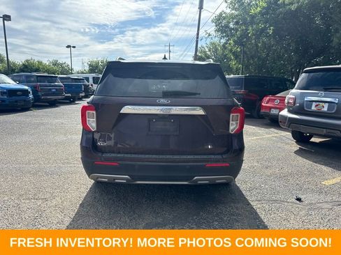 Used 2023 Ford Explorer XLT w/ Equipment Group 202A RWD image 3