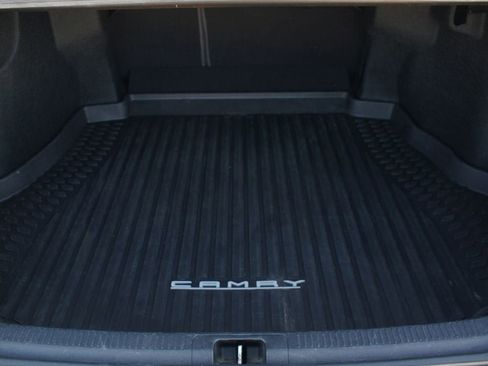 Used 2018 Toyota Camry XLE image 17