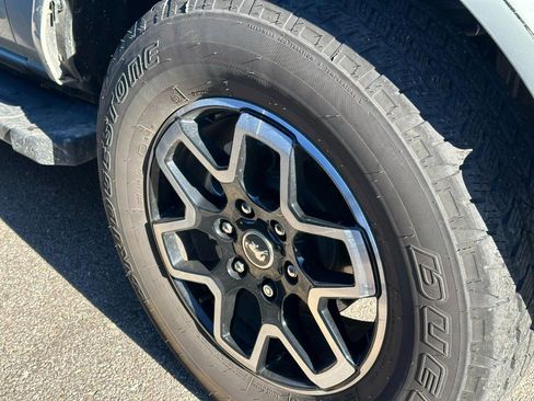 Used 2022 Ford Bronco Outer Banks image 4