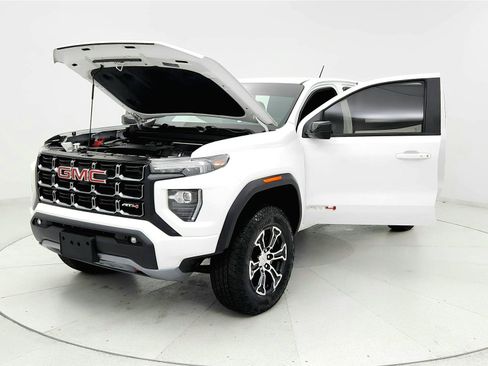 Used 2024 GMC Canyon AT4 w/ AT4 Premium Package AWD/4WD image 9