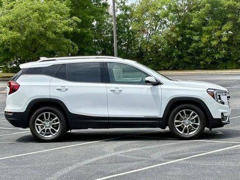 Used 2023 GMC Terrain SLT w/ Tech Package FWD image 9