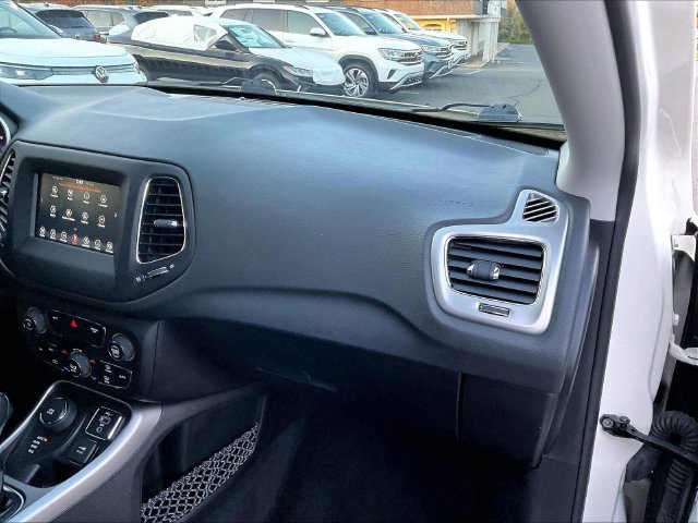 Used 2019 Jeep Compass Latitude w/ Popular Equipment Group AWD/4WD image 23