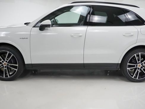 New 2026 Porsche Cayenne E-Hybrid image 2
