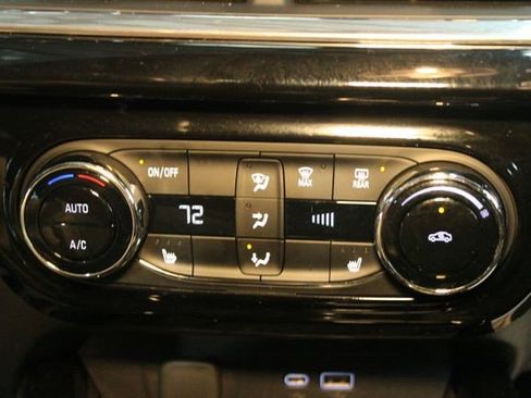 Certified 2025 Chevrolet Trax RS w/ Sunroof Package FWD image 26