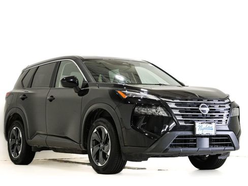 Used 2025 Nissan Rogue SV image 1