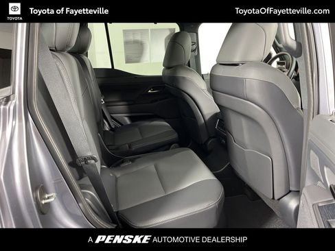 Used 2025 Lexus GX 550 w/ Accessory Package (Z1) image 9