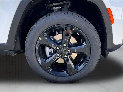 New 2026 Jeep Grand Cherokee Limited w/ Limited Altitude Package RWD image 28