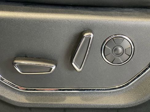 Used 2015 Ford F150 Platinum w/ Equipment Group 701A Luxury AWD/4WD image 15