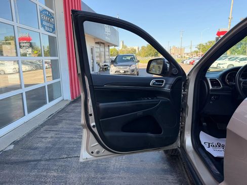 Used 2014 Jeep Grand Cherokee Limited AWD/4WD image 9