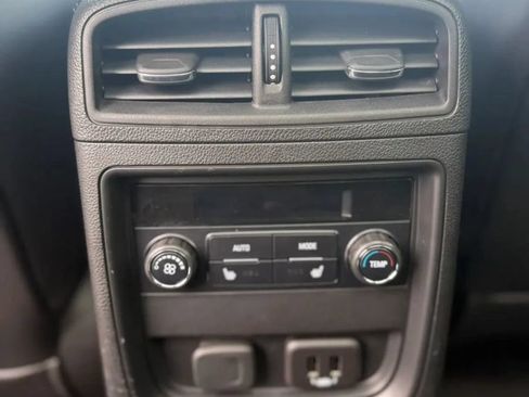 Used 2019 Buick Envision Essence FWD image 19