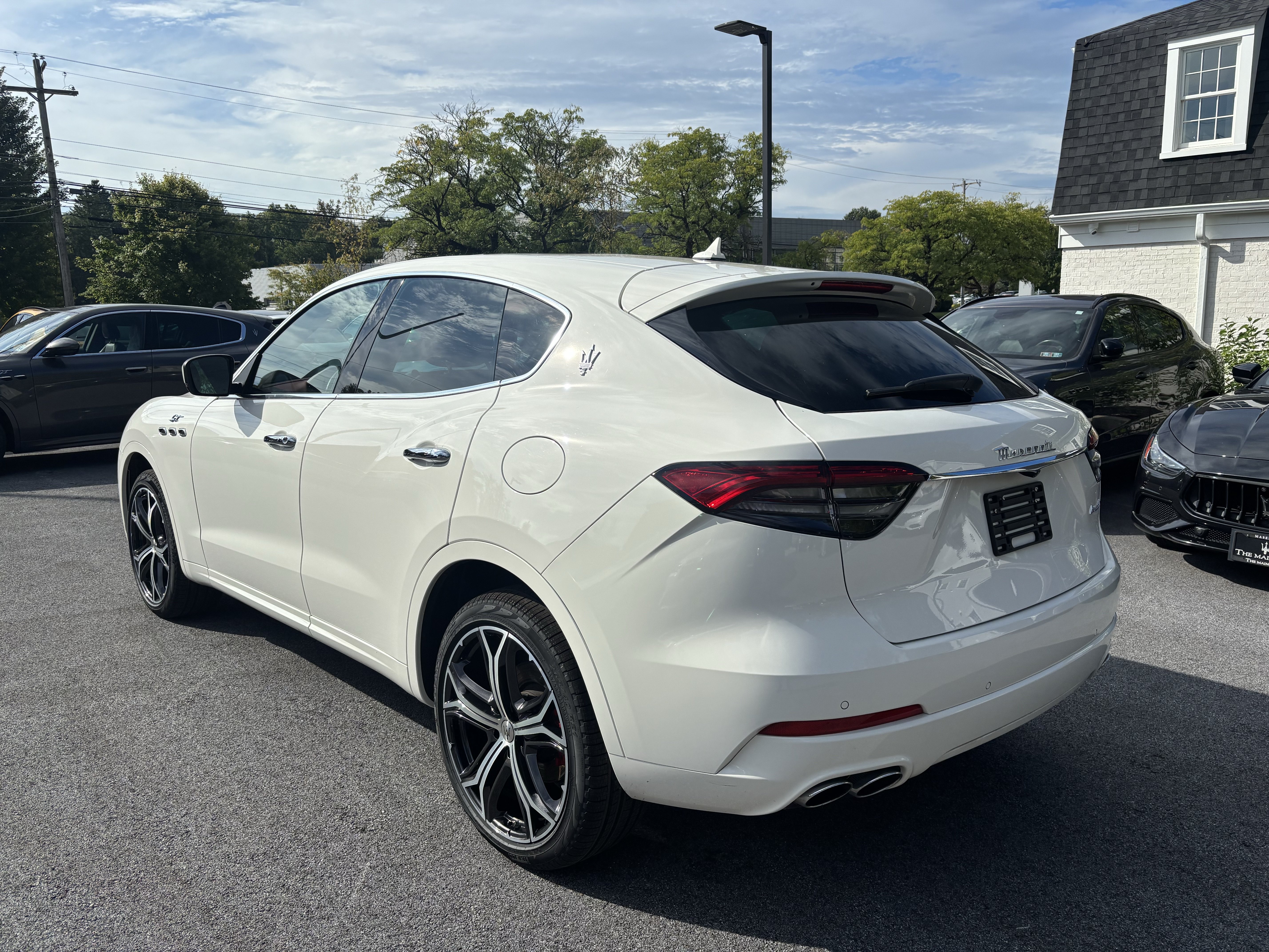 Used 2023 Maserati Levante GT AWD/4WD image 3