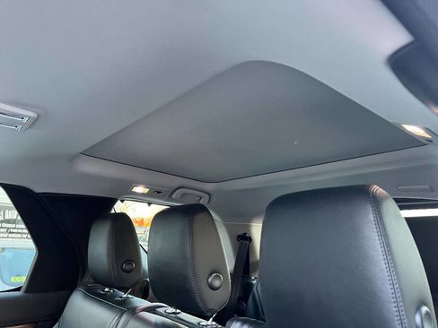 Used 2017 Land Rover Discovery HSE image 28