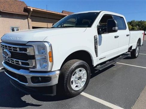 Used 2025 Ford F350 XLT image 4