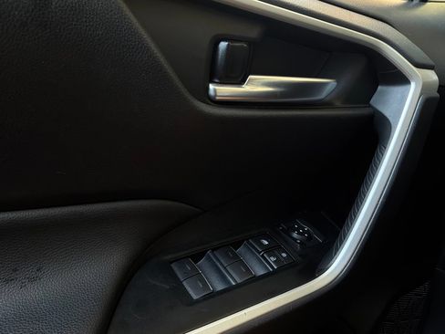 Used 2025 Toyota RAV4 XLE FWD image 21
