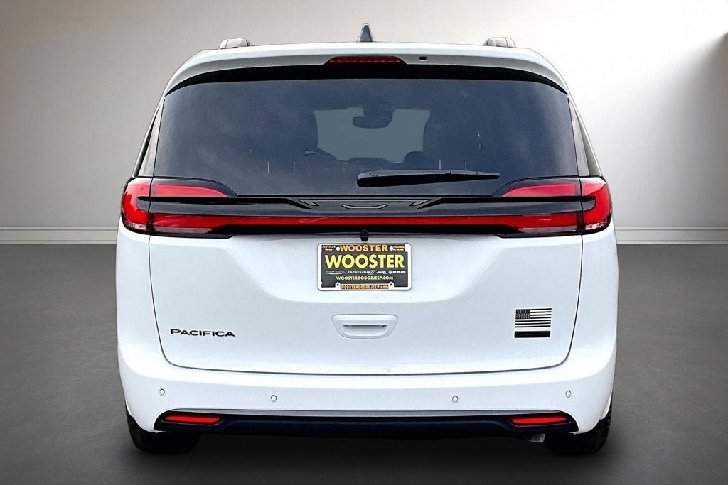 New 2027 Chrysler Pacifica Select FWD image 4