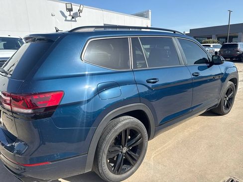 Used 2023 Volkswagen Atlas SEL R-Line AWD/4WD image 3