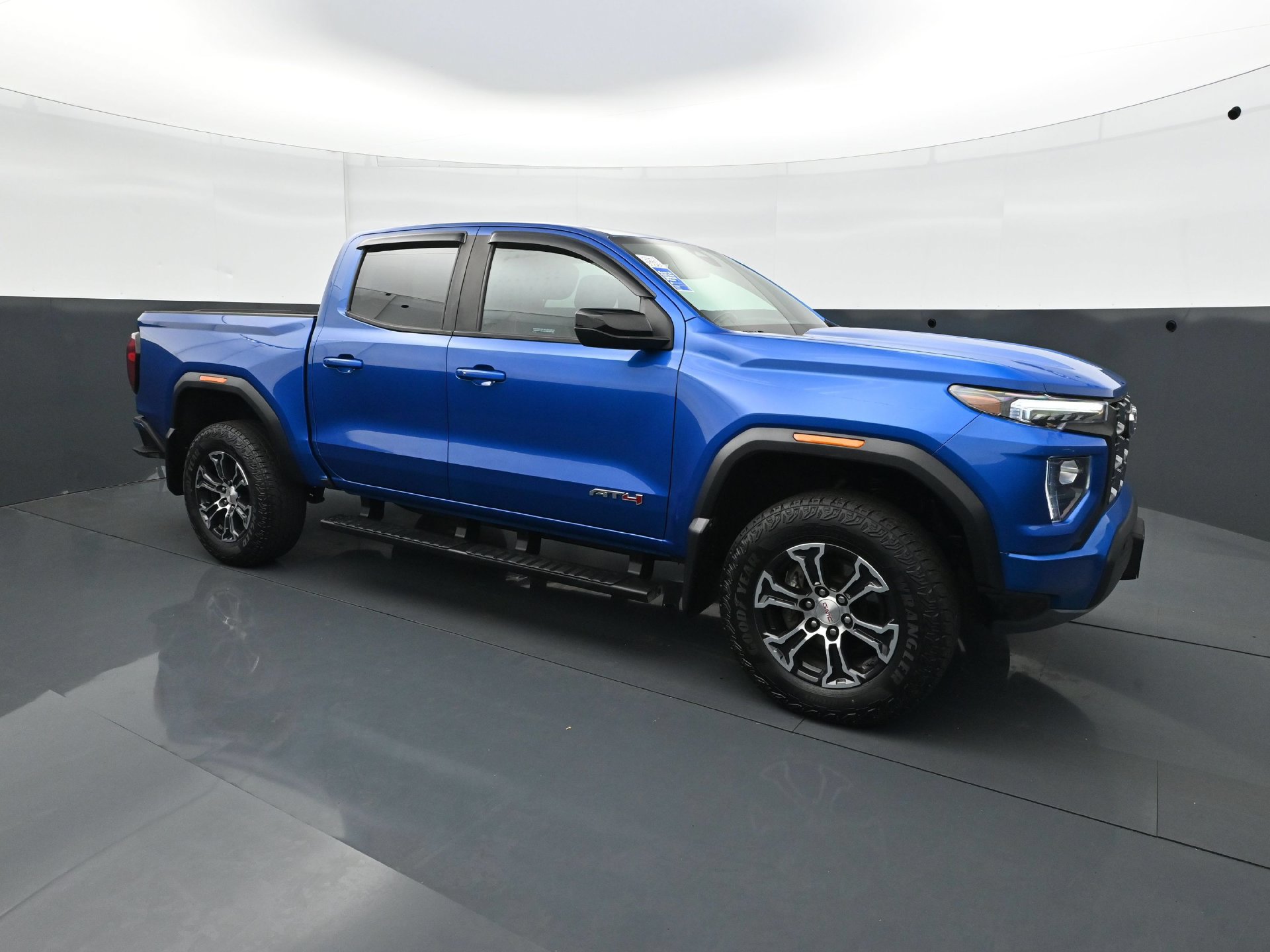Used 2023 GMC Canyon AT4 w/ AT4 Premium Package AWD/4WD image 9
