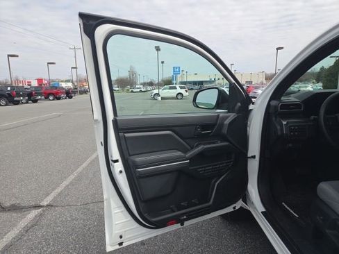Used 2025 Toyota Tacoma SR5 AWD/4WD image 14