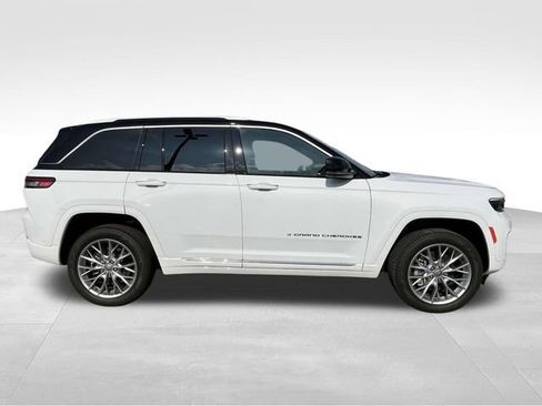 New 2024 Jeep Grand Cherokee Summit w/ Luxury Tech Group V image 9