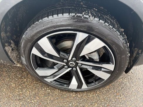 Used 2024 Volvo XC40 B5 Ultimate image 4