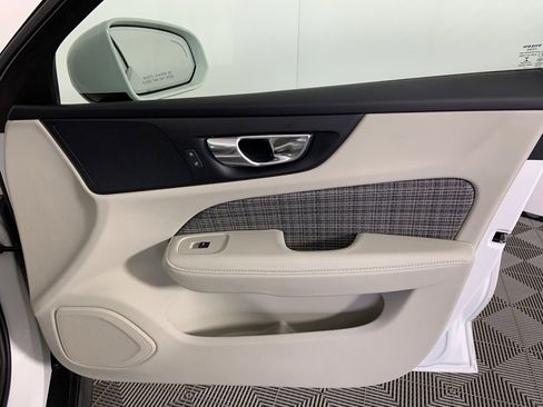 Used 2020 Volvo V60 T5 Cross Country image 23