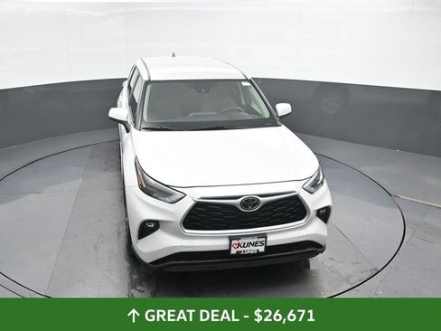 Used 2023 Toyota Highlander LE image 43