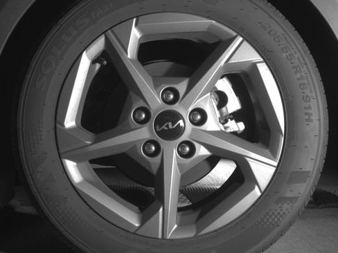 Used 2025 Kia K4 LXS image 14