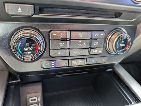 Used 2017 Ford F150 Raptor w/ Equipment Group 802A Luxury AWD/4WD image 16