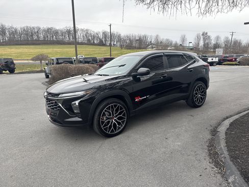Used 2025 Chevrolet Trax RS w/ Driver Confidence Package image 8