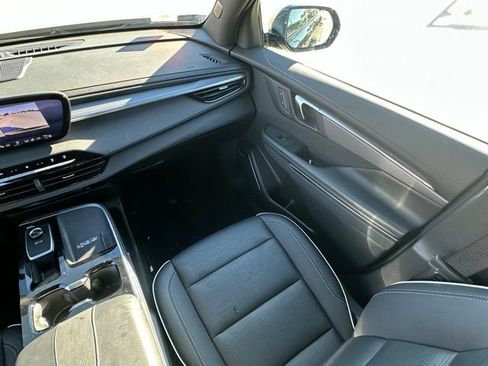 Used 2025 Buick Enclave Sport Touring image 21