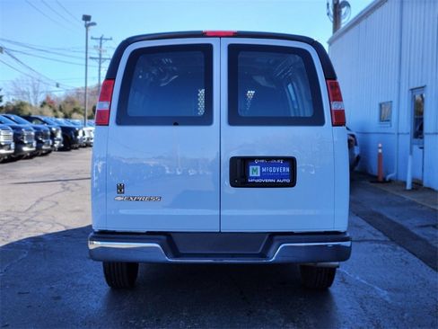 Used 2024 Chevrolet Express 2500 w/ Driver Convenience Package image 4