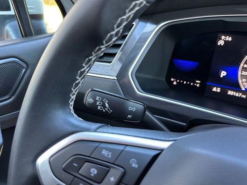 Used 2023 Volkswagen Tiguan SE w/ Panoramic Sunroof Package image 25