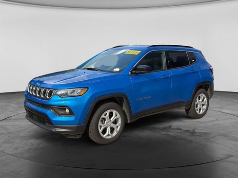 Used 2024 Jeep Compass Latitude AWD/4WD image 3
