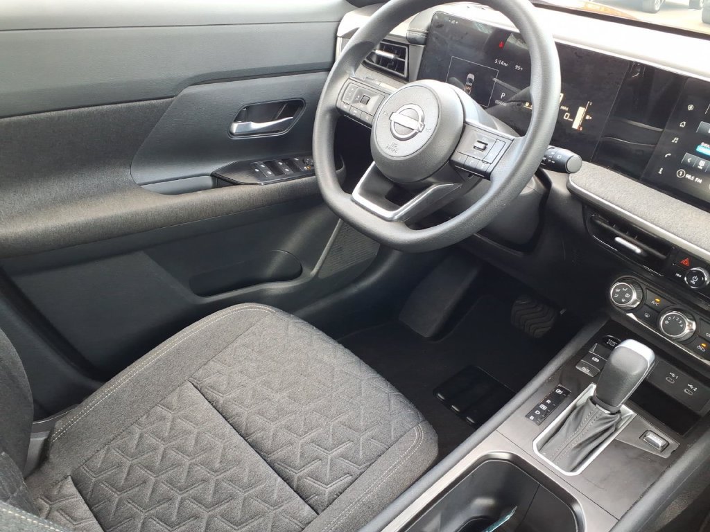 Used 2025 Nissan Kicks SV FWD image 9