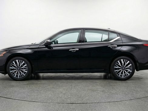 Used 2025 Nissan Altima 2.5 SV image 5