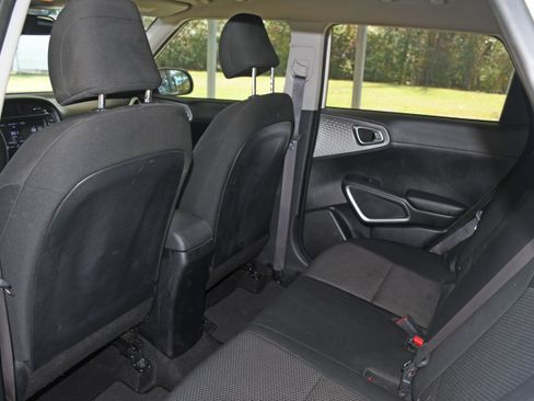 Used 2022 Kia Soul LX image 14
